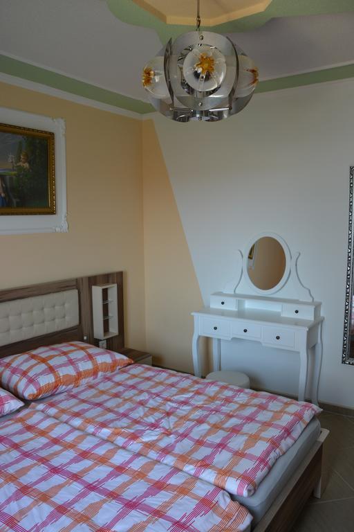 Apartments Petar&Anka Biograd Na Moru Rum bild
