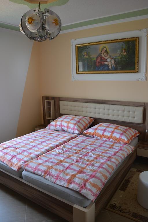 Apartments Petar&Anka Biograd Na Moru Rum bild