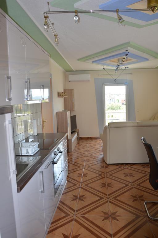 Apartments Petar&Anka Biograd Na Moru Rum bild