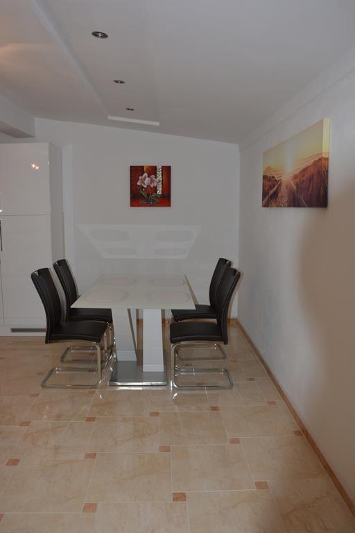 Apartments Petar&Anka Biograd Na Moru Rum bild